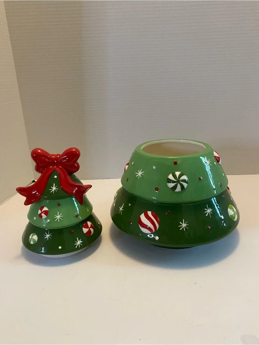 Christmas Tree Cookie Jar w/ Gum Drops & A Bow Atop The Tree Holiday Decor